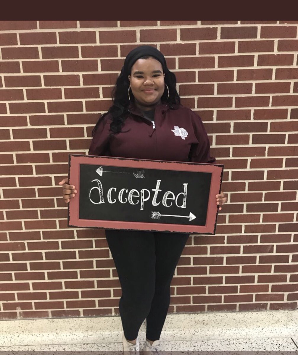 PearlandHS's tweet photo. ACCEPTED! Congratulations to Le'azha Booker on her acceptance to Texas Southern University!! @TexasSouthern #OilerGrad2018 https://t.co/7qzCBuewU5
