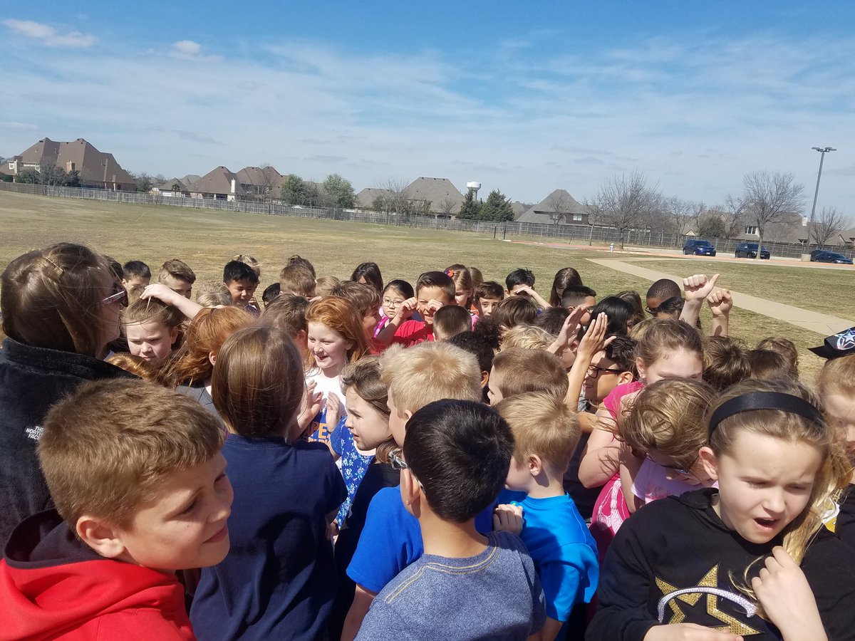 BaileyJansen5's tweet photo. Students learned first hand how a food chain worked by playing a little game of "tag" called Predator vs. Prey! @andrea_buckner @natalie_shisler @BaileyJansen5 @ashleighduffy16 @wle_saylor3 https://t.co/FoydZMkwBP