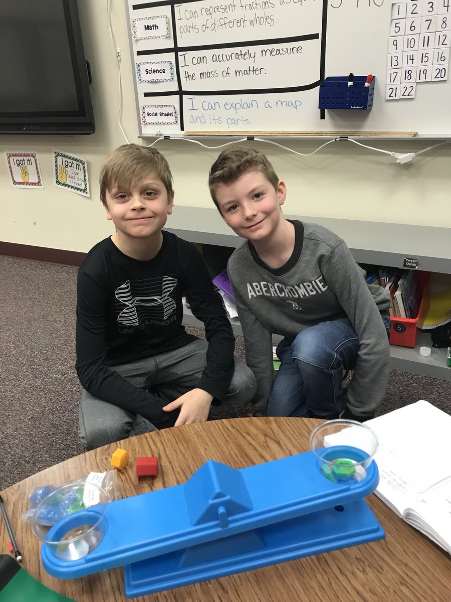 LABridgeford3's tweet photo. Weighing objects to determine their mass #gfpsla #science #handsonlearning https://t.co/DEruN2biQu