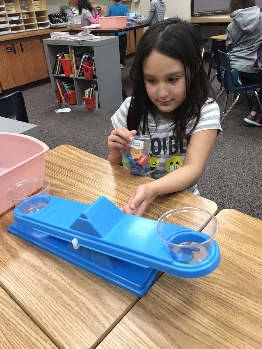 LABridgeford3's tweet photo. Weighing objects to determine their mass #gfpsla #science #handsonlearning https://t.co/DEruN2biQu