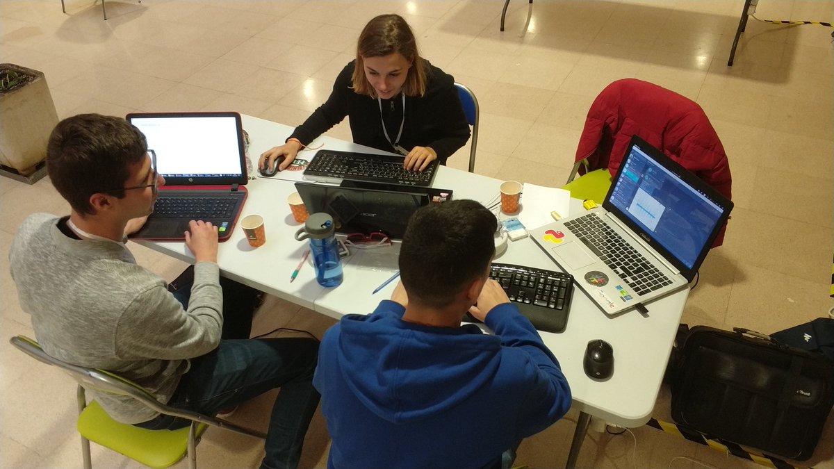 CatedraTEF_UEx's tweet photo. Nuestros #HackersForGood cacereños siguen a tope con los proyectos #HackForGood ¿Cómo van el resto de #Hackers? https://t.co/SXDx3ZfcJy