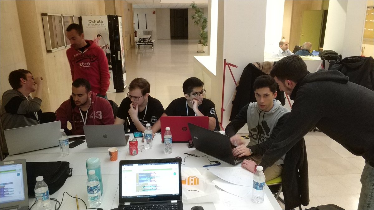 CatedraTEF_UEx's tweet photo. Nuestros #HackersForGood cacereños siguen a tope con los proyectos #HackForGood ¿Cómo van el resto de #Hackers? https://t.co/SXDx3ZfcJy