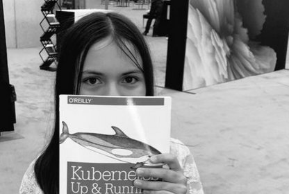 VriicUsach's tweet photo. Sofía Dorta: niña chilena de 11 años y única programadora menor de edad invitada a feria mundial de EE.UU. presenta su #robot con #InteligenciaArtificial. ¡Una verdadera innovadora de #excelencia! #BuenViernes https://t.co/D3F8eQwDKP