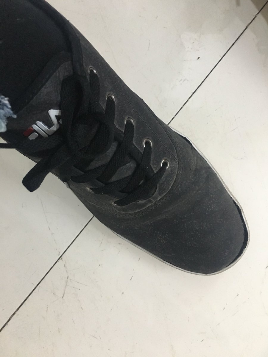 rajpsingh2010's tweet image. I brought this shoe from myntra 2 month back and its duplicate see condition of shoe @myntra no way to contact customer Support where is 3 month warranty