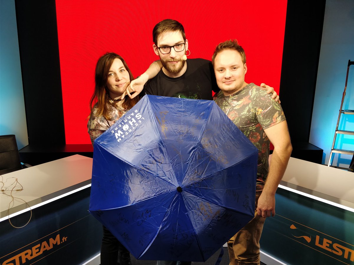 BarriereEsport's tweet photo. RT + FOLLOW pour tenter de gagner LE parapluie dédicacé lors du #LeStreamShowBarriere !

(Tirage au sort le 14/03) https://t.co/QCW19TcrP4