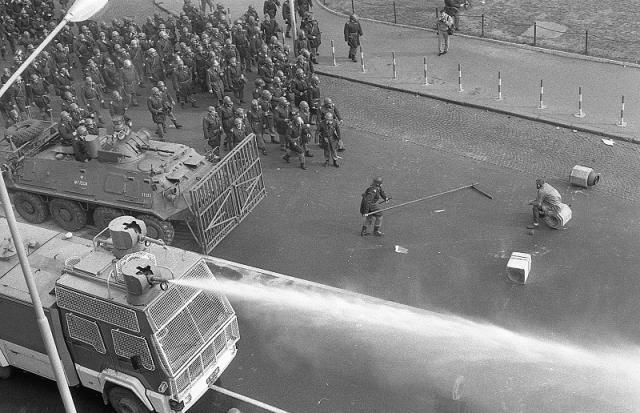 madzarica's tweet image. On #9March 1991 citizens of Serbia raised their voice in mass demonstrations in #Belgrade. The history views this event as a lost opportunity but is lead to resignation of Dusan Mitevic, chief of TV Bastilja and Radmilo Bogdanovic chief of police on 14 March.