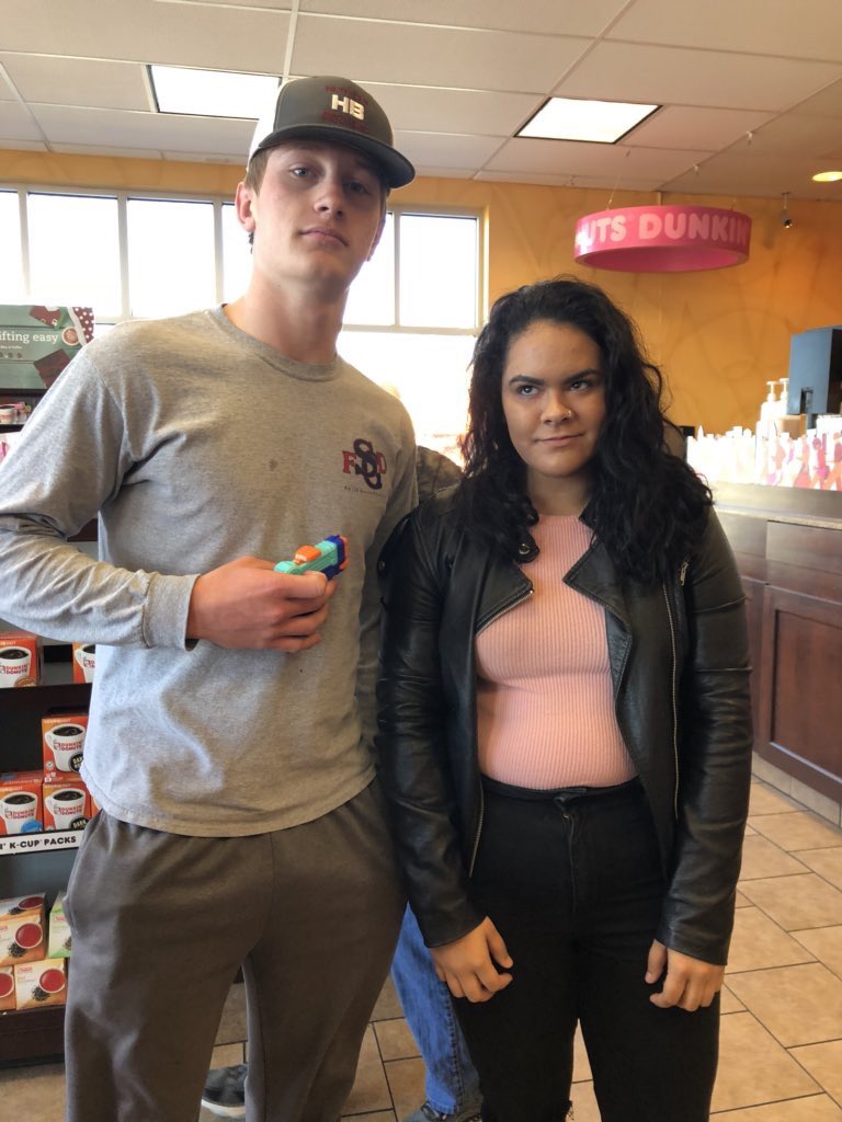 daviehighassas1's tweet photo. Cody eliminates Emily. Good job chief! #sgfd 🤨 https://t.co/yKb0jBEp5E