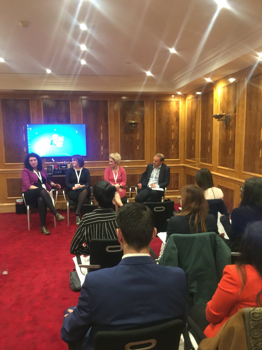 GemmaPesce's tweet photo. The role of a lawyer in local government @LLGLegal #LLGWeekendSchool #llgwes18 #juniorlawyers https://t.co/zibD5Fc5zp