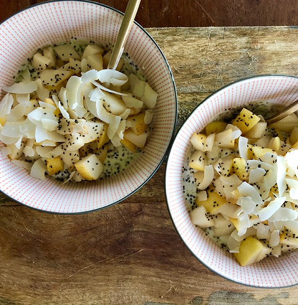 Weekly Tip: Quick Breakfast - goo.gl/4i1sG1
#breakfastonthego #breakfastbowl #chia #greekyoghurt #healthy #balanced #tasty #macros #nutrients #yum #bestmealoftheday #coconutchips #tropical #onthego #instagood #instadaily #fitfam #balance #wellness