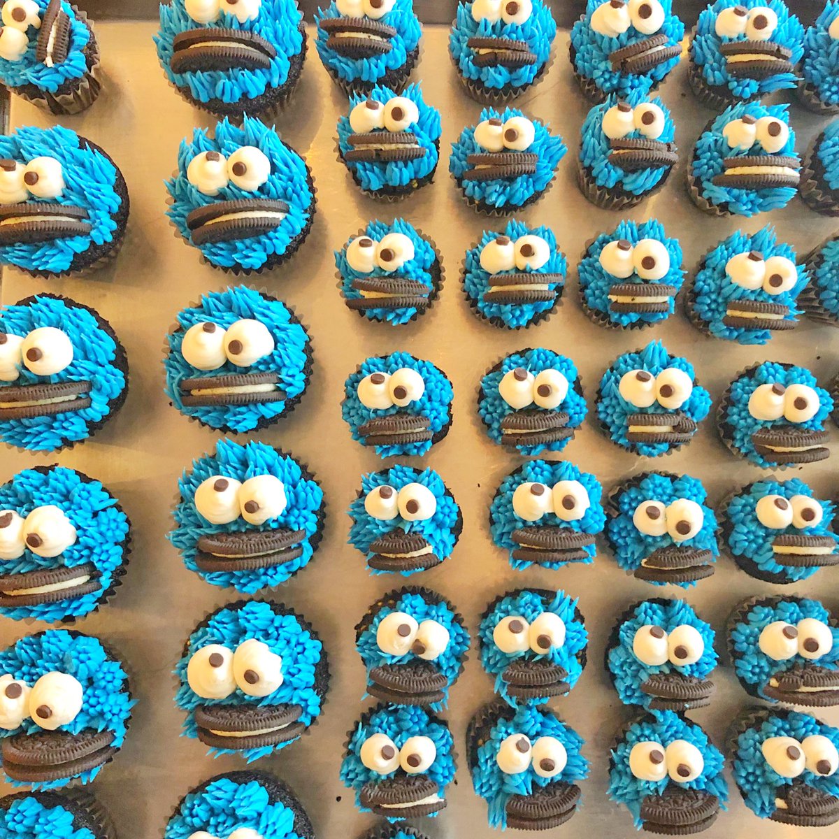 giantcupcake's tweet photo. Keeping #Friday fun with these #vegan #cookiemonster #cupcakes! We’ll be open at 10:30am. 🍪🍪🍪

6326 San Pablo Ave. in #Oakland.
510-596-8834.

341 17th St. in downtown #oakland.
510-823-2622.

#oaklandsfavoritecupcakes #jatgc #jamesandthegiantcupcake  #bayarea #fridayfeeling https://t.co/Lv2pwt7a67