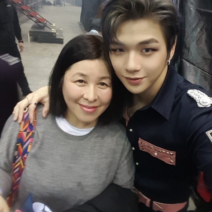 Kang Daniel Kirim Pesan Menyentuh Kepada Sang Ibunya
