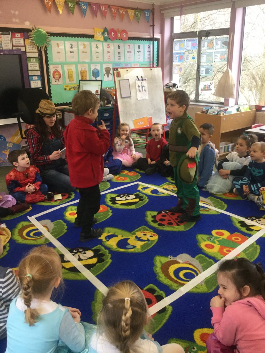 ashclass_TIS's tweet photo. Some fantastic oral story telling and acting today as part of our belated #WorldBookDay2018 #helicopterstories https://t.co/RmCsVhtyOQ