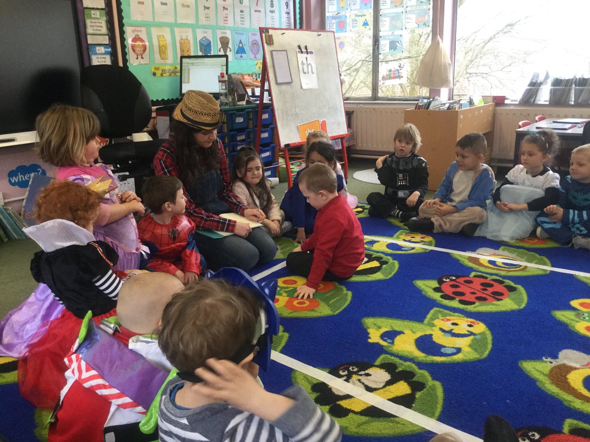 ashclass_TIS's tweet photo. Some fantastic oral story telling and acting today as part of our belated #WorldBookDay2018 #helicopterstories https://t.co/RmCsVhtyOQ
