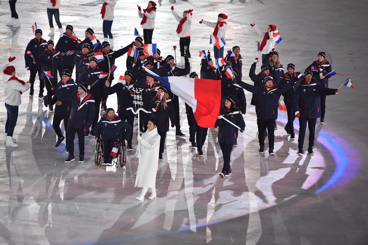 Lacoste's tweet photo. De nouvelles émotions à l'approche ...
Lacoste est fier d'accompagner les athlètes de l'Equipe de @FRAparalympique dans leurs prochaines aventures. Bonne chance à tous. #SupportWithStyle #BleuParalympique https://t.co/agSgBHsI1L