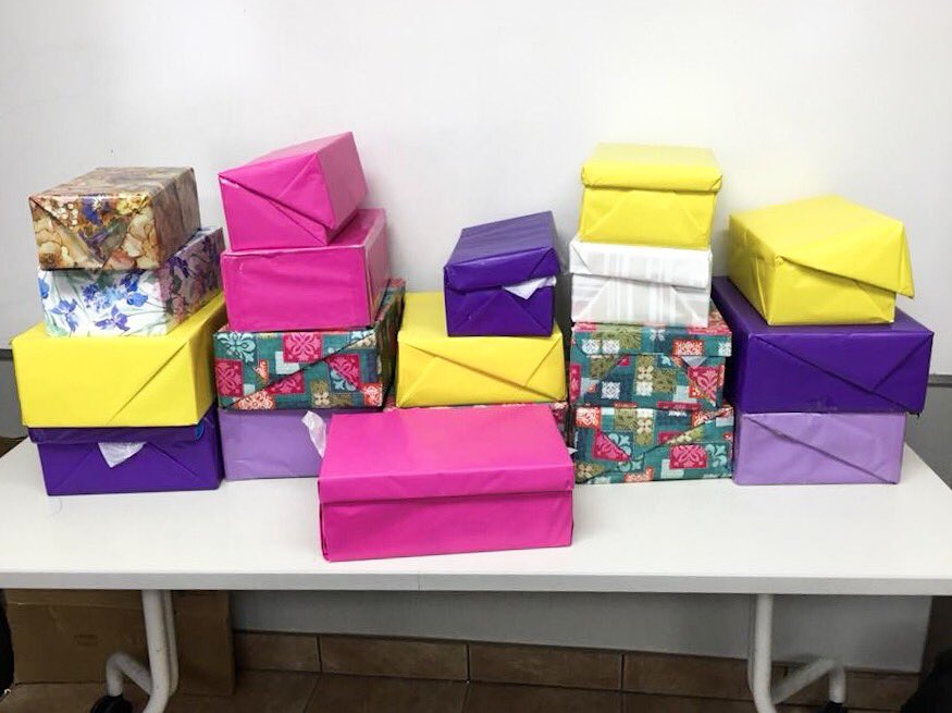 KylieKTurner's tweet image. All the beautiful shoeboxes from today were donated to The Welcome Centre Shelter for Women this morning👠 #JRN405 #TheWindsorShoeBoxProject #IWD2018  #YQG
