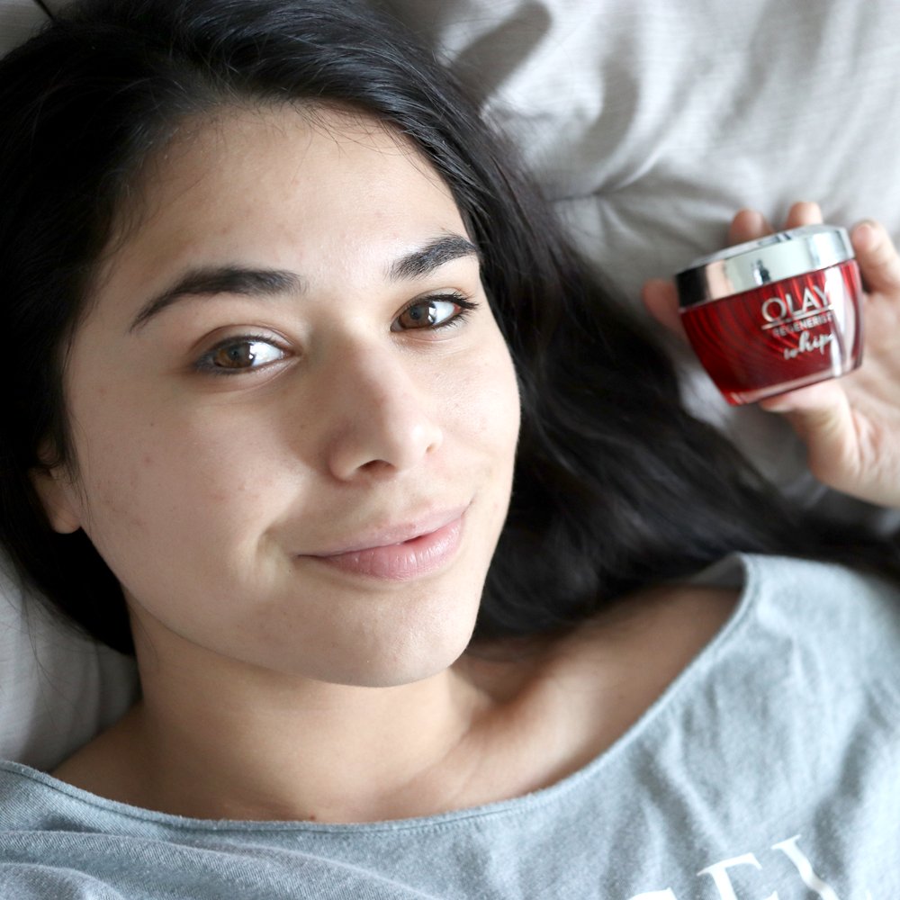 SlashedBeauty's tweet photo. #ad I’ve used the @OlaySkin Whip for 3 weeks to tackle my #winterskinproblems &amp; it's a combo girl’s DREAM! It’s giving me all the hydration I need but with a soft matte finish that’s perfect for nighttime &amp; before makeup. Get it at Walgreens: https://t.co/IZoRtGzl5L #feelthewhip https://t.co/KZmrWsv65H