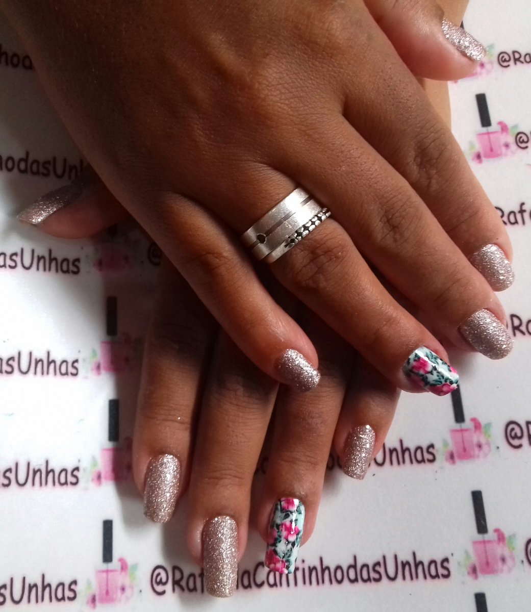 RafaUnhas's tweet photo. Ameei!😍 
#Pink_Crystal_Avon💅 https://t.co/Z12tRZBKt1