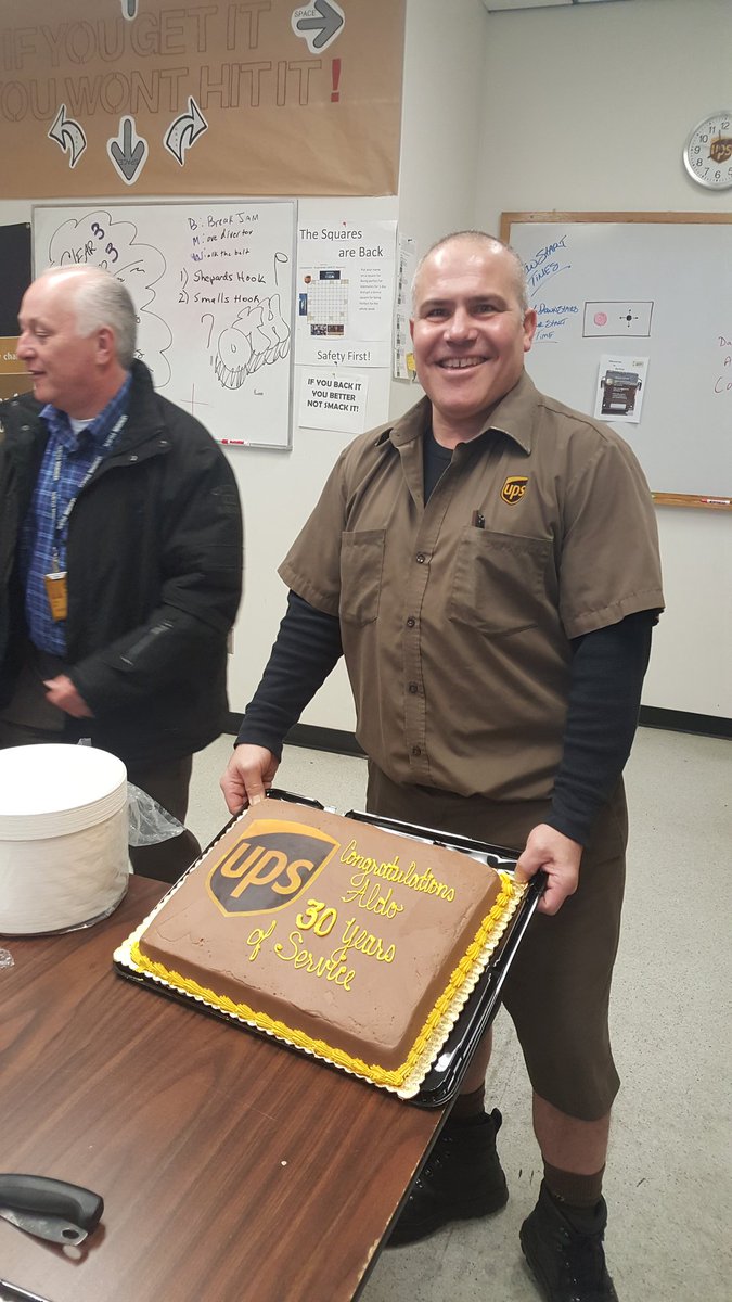 RAJUPS206's tweet photo. Tukwila Growth Friday: Congratulations Aldo M. 30yrs of service.  What's the secret?  ATTITUDE, HEALTH &amp; SAFETY!
 @proudupser @paulevansups @642jdub @JamesPogreba https://t.co/gGTXfTaPaU