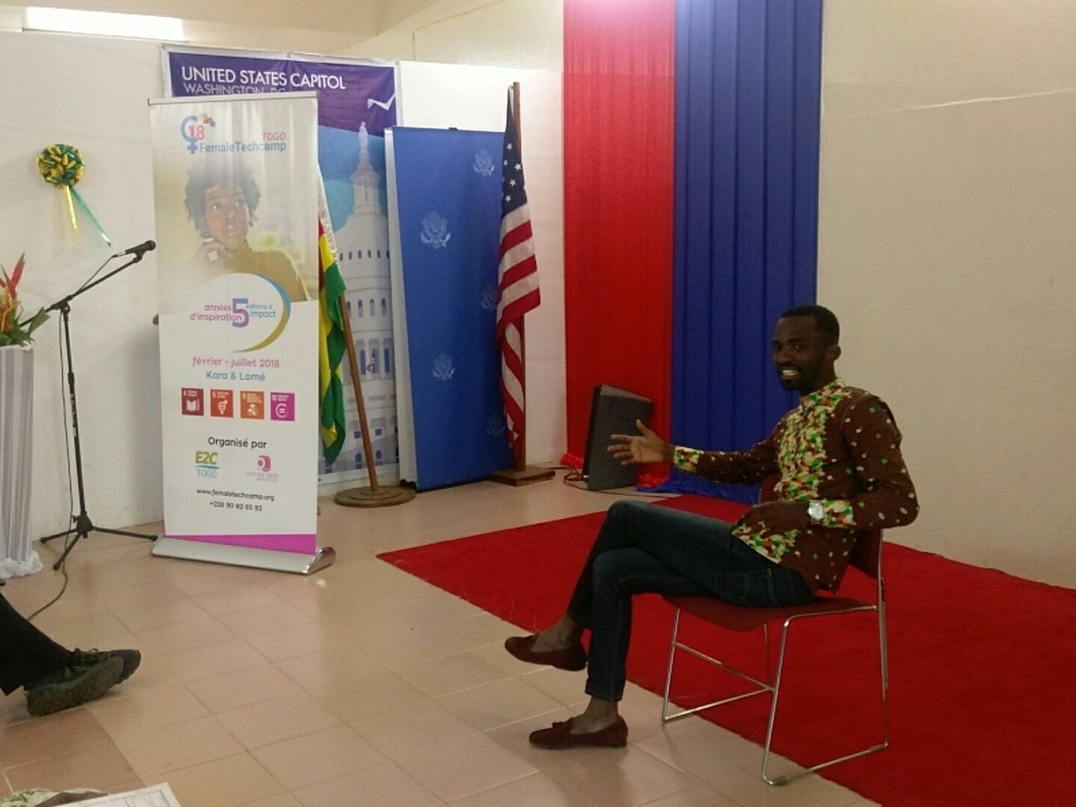 e2ctogo's tweet photo. @Hombe_Kafechina en direct du @AmericanCornerL pour le #cafe2c sur l'idéologie #politique @zackbawa @USEmbassyLome. Quelle place pour les idées en politique aujourd'hui? https://t.co/fyprKujgNv