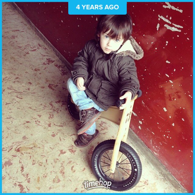mamabear_1287's tweet photo. Photos of Woodrow at this age will forever make me laugh. He was (and still is) slightly obsessed with @JakeBugg and wouldn’t let us cut his hair. https://t.co/jl71RqMY5X