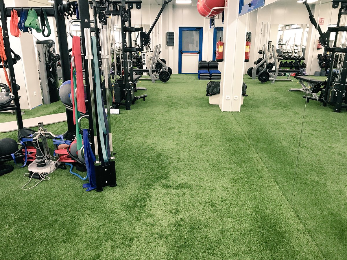 SergioMartos87's tweet photo. @lesiones_inef @edusgolf Un placer recibiros en @CDLeganes 📊📚 Nuevas tecnologías , valoración y análisis del proceso de readaptación . Criterios de RTP #PIRFLAFD @IberianSportech @MiguelPerez502 @alexlanchas25 https://t.co/7GfQgwjLCK