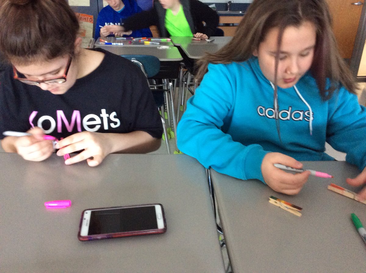BeckyTri1's tweet photo. Making locker magnets in advisory. #theylovedit #andiamoutofclothespins #TriMusketeers @KMeKyllo https://t.co/M7ycDqH4Cy