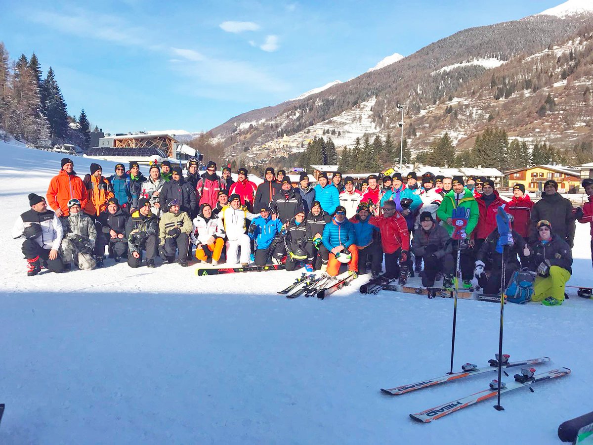 Idras_spa's tweet photo. Una giornata conviviale sugli sci per alcuni dei nostri clienti oggi: nella bellissima cornice di Ponte di Legno-Passo del Tonale si è tenuto l'evento Idras in collaborazione con il nostro partner Vaillant.
#idras #gita #neve #sci #tonale #pontedilegno #vaillant https://t.co/yDxzCM6MfZ