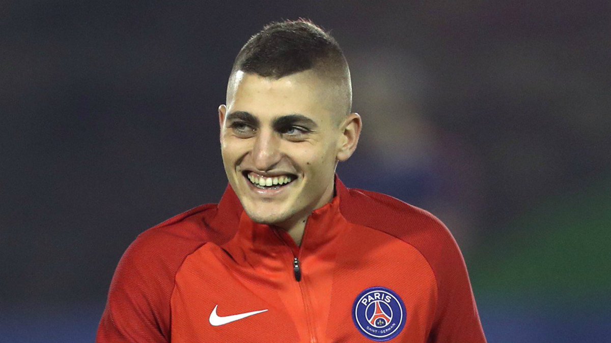 Rien_a_footre's tweet photo. Selon une source proche dossier, Verratti serait prêt à suivre Neymar en Espagne l'été prochain. Mais lui c'est juste pour acheter des clopes à la frontière. https://t.co/QySoMFikLW
