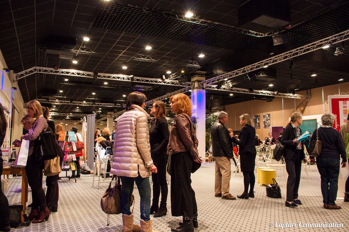CaptureCom's tweet photo. Nous étions plus de 600 réunies hier au @CID_Deauville pour participer à la 7e édition de #NormandesenTête ! 30 ateliers &amp; conférences,13 superbes réseaux féminins Normands ! Nous ne pensions pas vivre une journée aussi forte en émotions ! Retour en images https://t.co/GjLLgGDCKP https://t.co/vORHKCSeAi