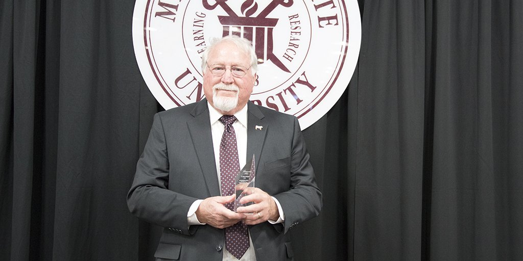 MSU_AG's tweet image. Boyd Dingus has been named a Distinguished Fellow in the @msstate Department of Animal and Dairy Sciences. Dingus is general manager of @ESTROTECT. #MSUAg is honored to recognize Boyd Dingus and we appreciate his support!
