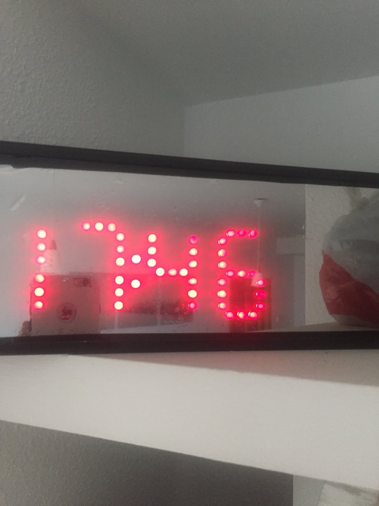 JorgeMeri's tweet photo. #MVTrelojes son las 17:49 https://t.co/5Vim35d9aY