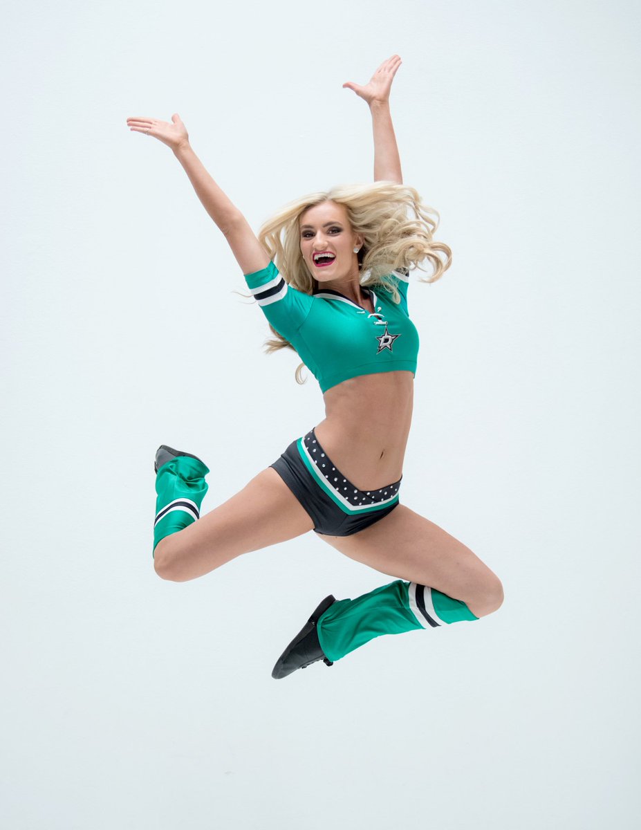ProCheerRT's tweet image. Via StarsIceGirls: Friday feels 🤗💚 It’s Game Day in Dallas! #GoStars #IceGirls #DSIG #GameDay #NHL DSIG_Emma