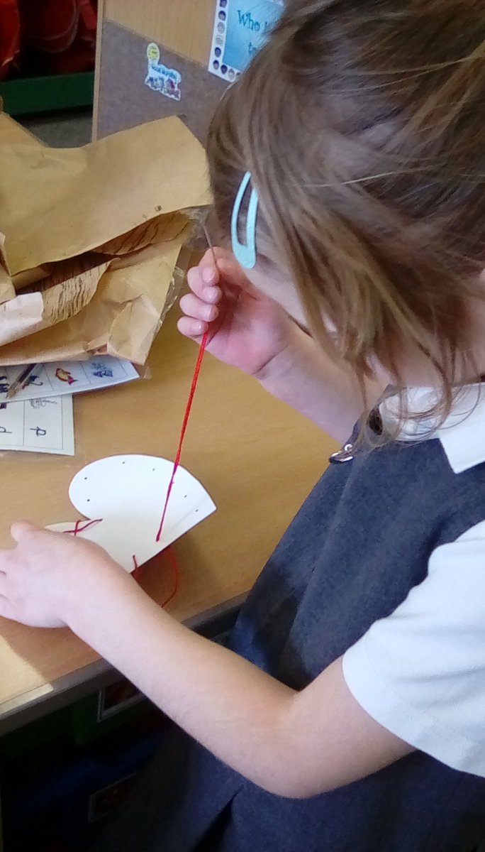 BrightwaltonSch's tweet photo. Ash Class working hard to produce beautiful cards for Mothering Sunday. #mother #creativity https://t.co/lPb4S3jCR3