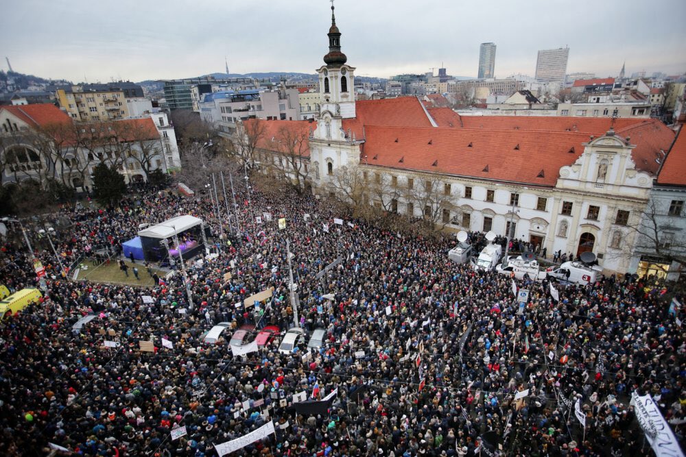 Lucia_Yar's tweet photo. #Slovakia #Bratislava protests against #Corruption at the top political level, thousands present #AllForJan #JanKuciak(Foto @dennikN TB) https://t.co/Pl6gDdMmPQ