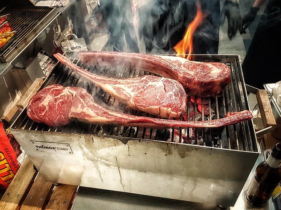 thuros_UK's tweet photo. Cater Grill and Tomahawk steaks is all you need to know here...
🔥🥩🥩🥩🔥 

#thuros #grillculture #catergrill #steak #catering #outdoorevents #cooking #tomahawksteak #tomahawk #charcoal #december #christmas #hot #portablegrill #bbq #bbqevents #foodporn https://t.co/6BZyKYdFjI