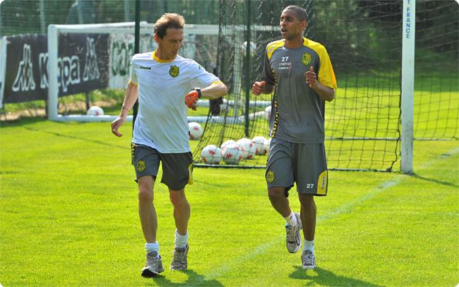 R_Rodelin's tweet photo. Triste d'apprendre la disparition de Phillipe Daguillon kiné du @FCNantes que j'ai eu la chance de côtoyer lors de mes débuts en professionnel. Rip mon ami https://t.co/0lGLHjoYoS