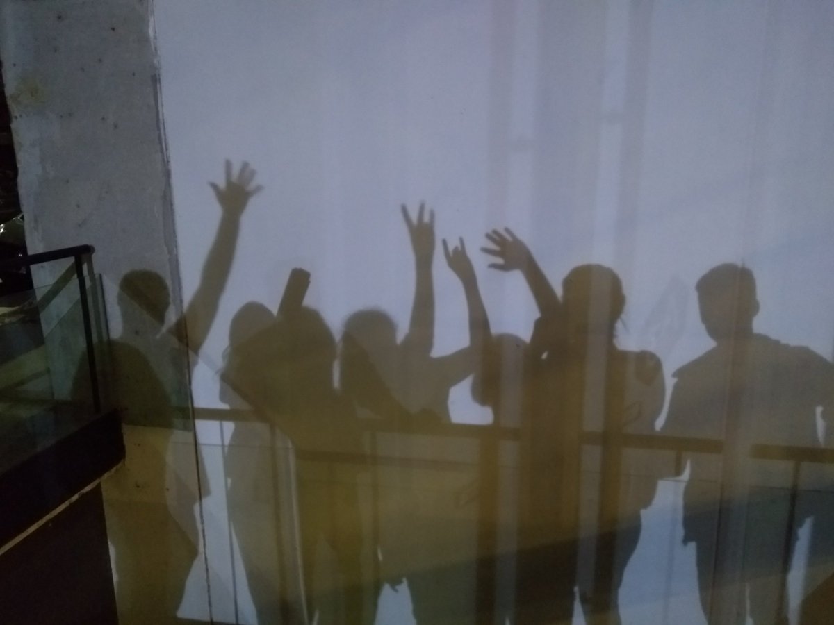 A pocas horas de arrancar la Jam. Este es el equipo organizador que ha hecho que este evento se haga realidad: @tiffkat, <a href="/magaliamalla/">Magalí</a>, <a href="/MPieraMattioli/">Piera Mattioli</a>, <a href="/gesch/">Juan Reyes</a>, <a href="/canessazul/">Azu</a>, <a href="/pablitofv/">Pablo Fernández Vallejo</a>, <a href="/maraprovenzano/">Mara Provenzano</a>, <a href="/jimenacalifa/">j</a> y Tomás Ottolenghi. #BAServiceJam #GSJam #DoingNotTalking