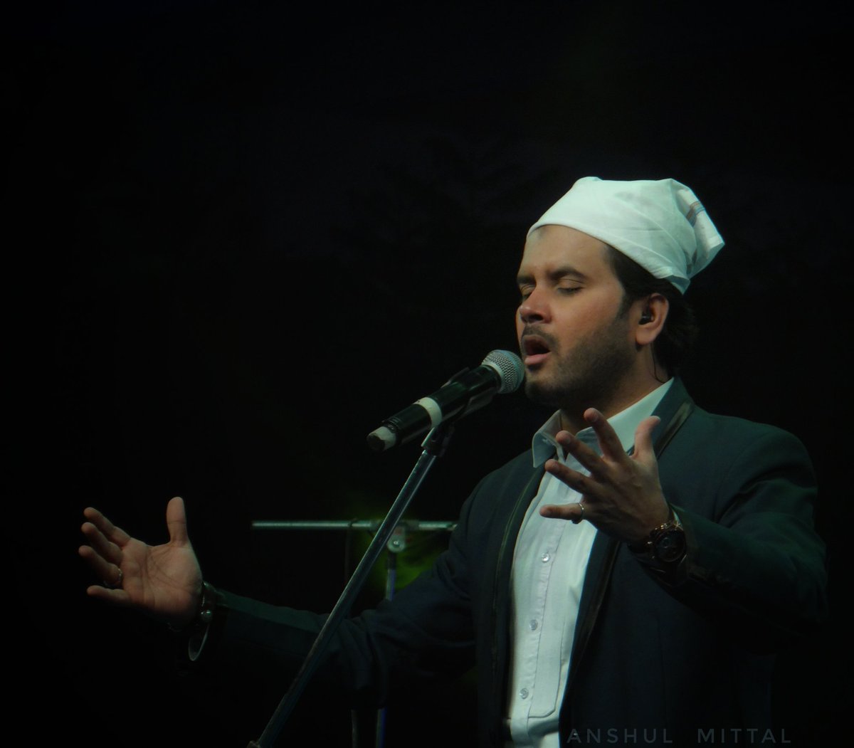 anshulmittal232's tweet photo. Amazing performance by the legendary singer @javedali4u at @infosyshydsez . We enjoyed every beat. Thanks sir for such a fanstastic show. https://t.co/D9w6AwHlGl