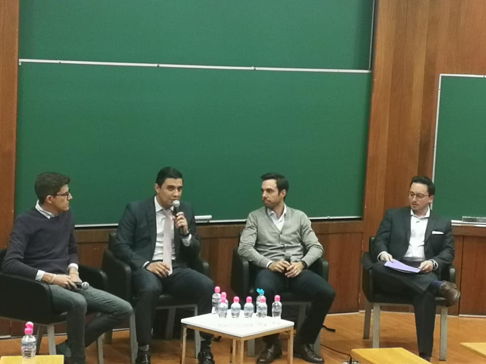 VentureAcademy_'s tweet photo. Iniciamos con el Panel "Creación de Valor"
Nos acompañan Eduardo Clavé de Dila Capital, Jorge Braun de CyC Capital y Armando Espinoza de Fazenda.

🤓

#GDL #ANGELINVESTORS https://t.co/7PE3Pk1V1k