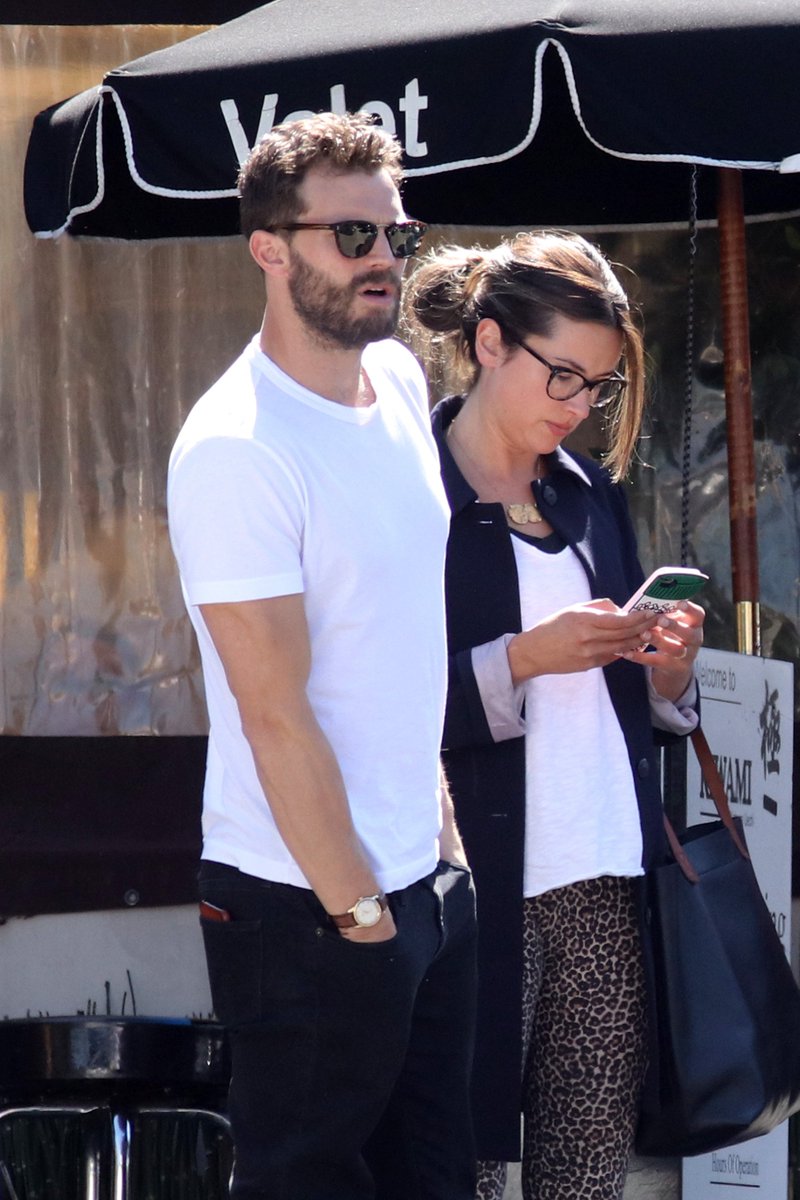 RoratoSilvia's tweet photo. #JamieDornan #AmeliaWarner #JamieAndMillie #SoFabulous #VeryMagnificent #KatsuyaRestaurant #LosAngeles Thanks so much @JamieDornan_org @EverythingJDcom @JamieDornan_org @OhMyFifty https://t.co/yIzqFxkFfQ