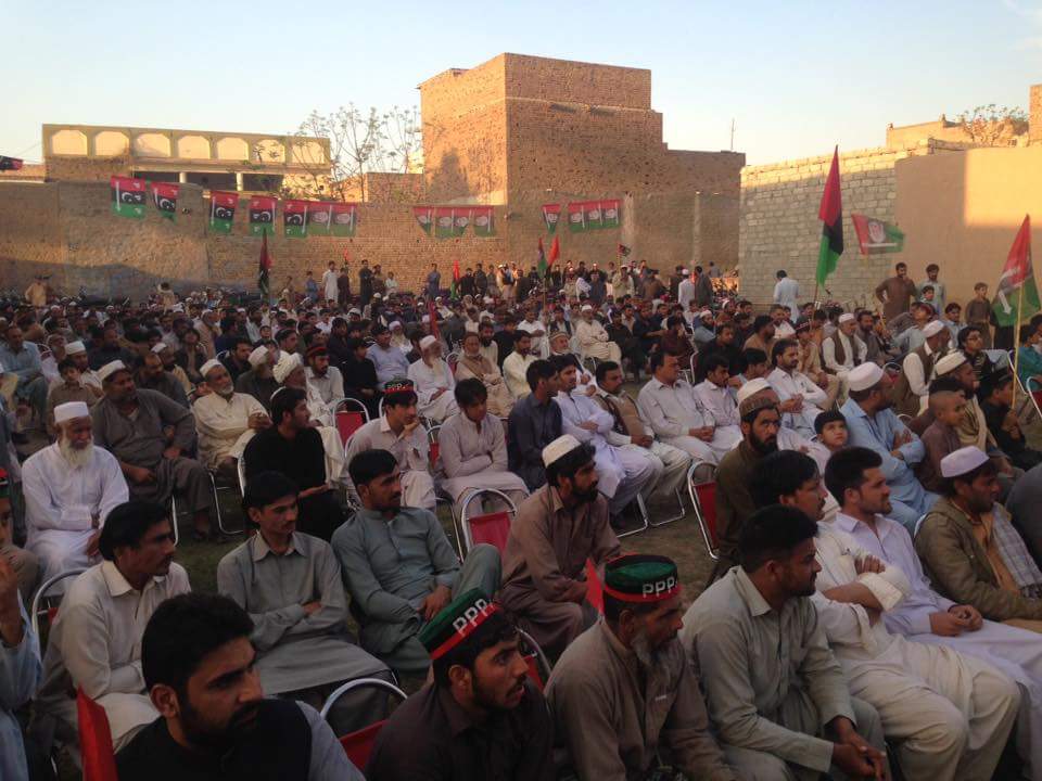 TeamPPP_KP's tweet photo. Former federal minister, #PPPKP leader Dr. Arbab Alamgir Khan Khalil addressing #PPP workers gathering at his constituency #Palosai Peshawar.
#PPP #KP https://t.co/FvUi99e9iD