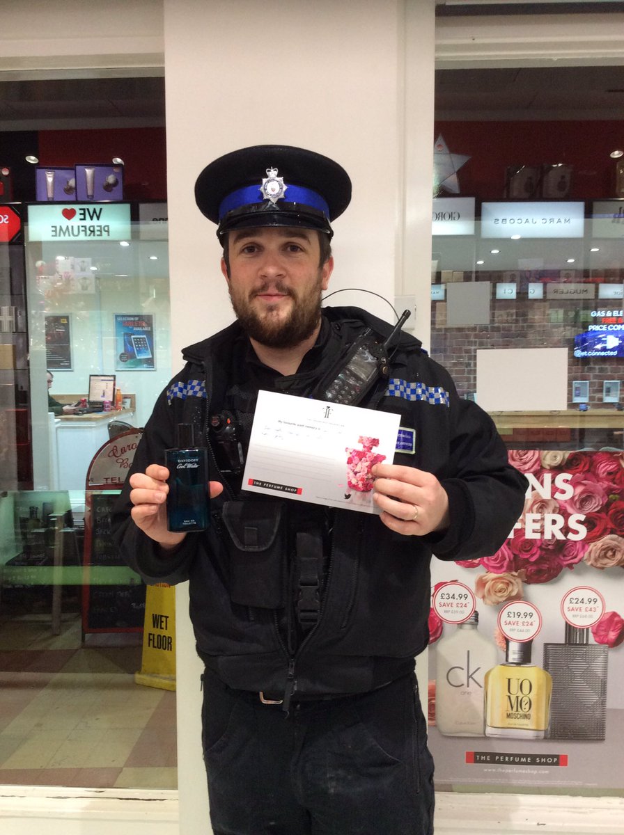 Our local pcso sharing his scent memory with us <a href="/tpswrexham/">TPS Wrexham</a> #Dave #wrexham #NationalFragranceWeek #TeamMoran