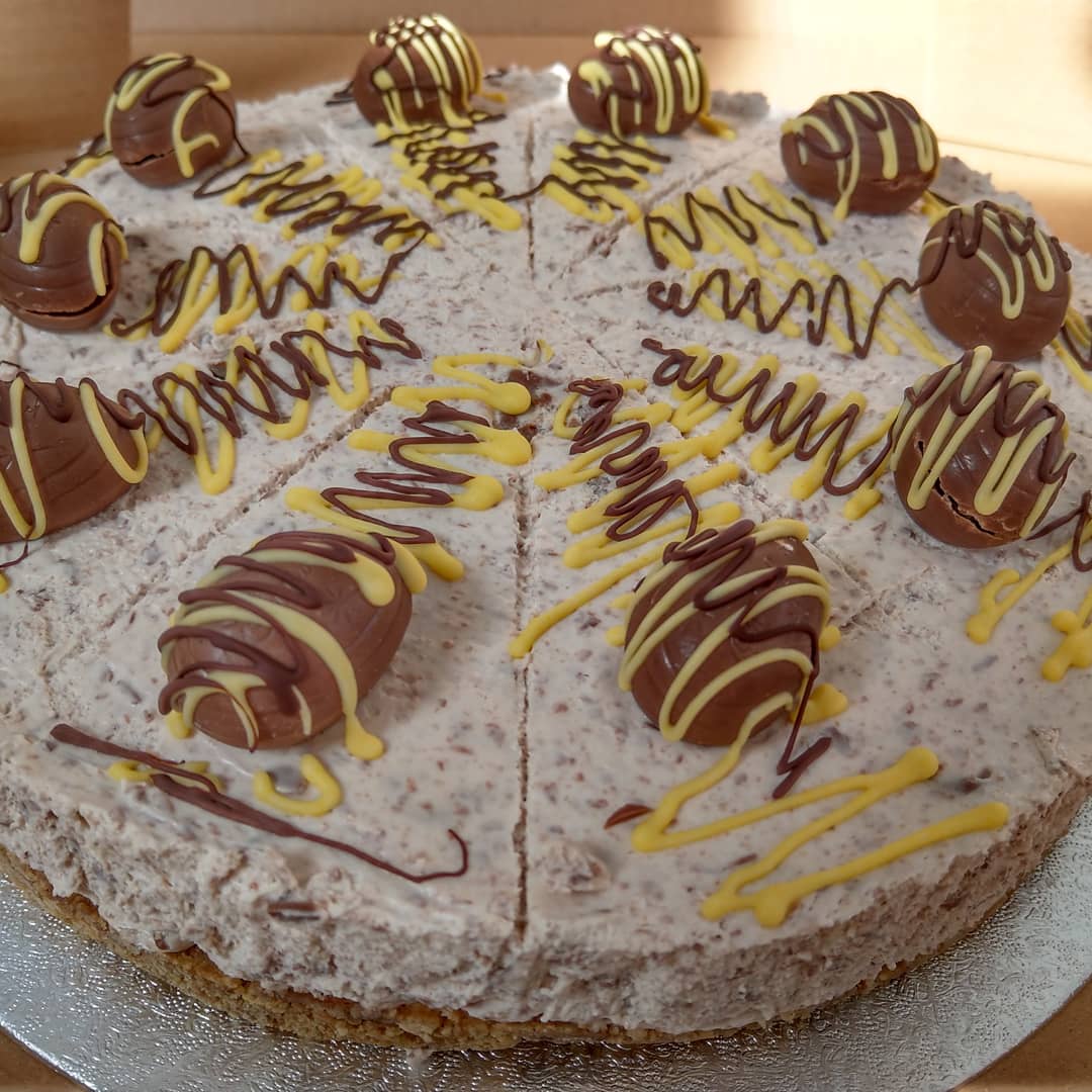 TeaCaddyAndCake's tweet photo. It's been a busy week making mouth watering Mothers Day creme egg cheesecakes. As delicious as they look. You can try these gooey  masterpieces at @saluteleeds #mothersday # cheesecake #cremeegg #Leeds #catering #desserts https://t.co/NiaKW4SvLs