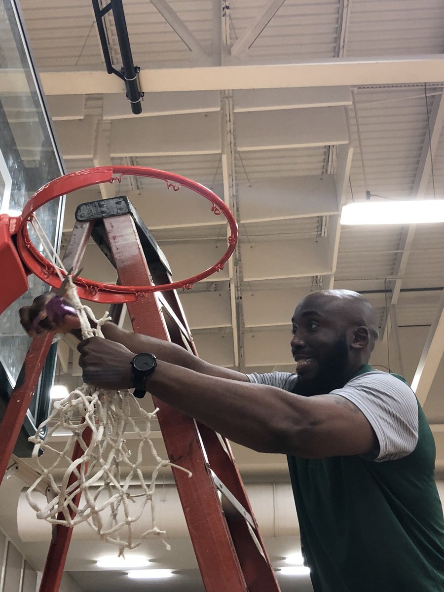 hornetshoop's tweet photo. Congrats Coach Oliphant on winning 20-5A Coach of the Year! https://t.co/WE6mQWiOn2