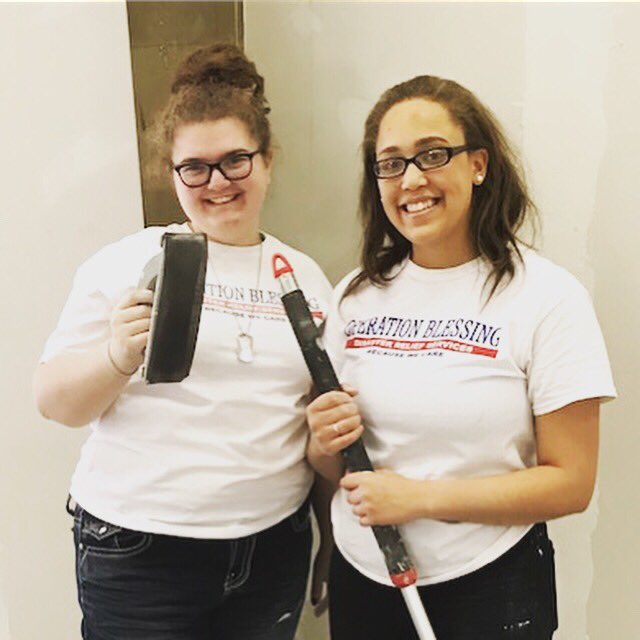 UEvansville's tweet image. Students on UE's #AlternativeSpringBreak trip are providing #HurricaneHarvey relief efforts at a Baptist church in Bevil Oaks, TX this week!