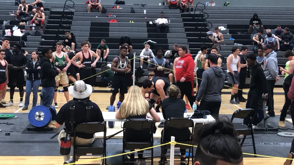 CROHSKMedia's tweet photo. District weightlifting meet currently in progress #GoKnights @OHSKnightMedia https://t.co/BglAgb0W9N