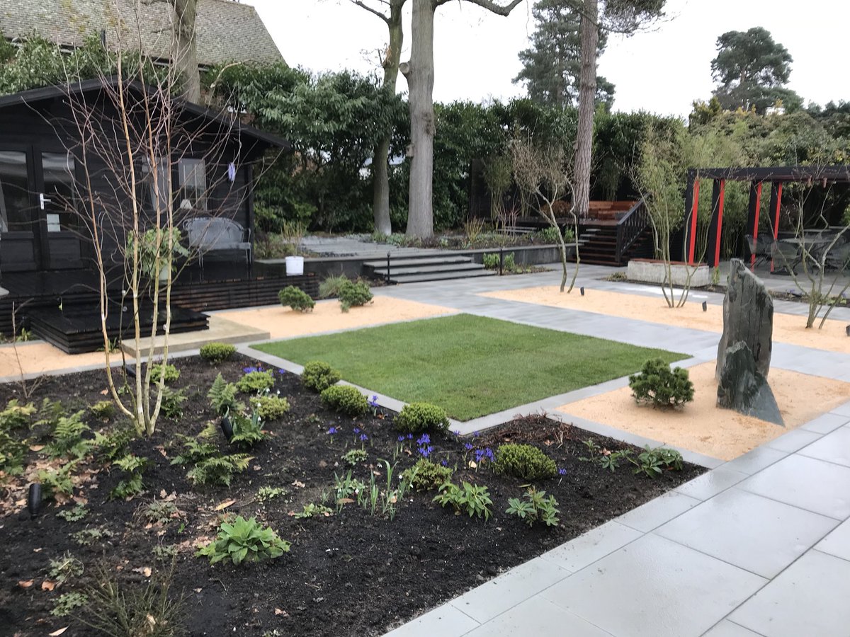 BurnhamLandscap's tweet image. Completed project!!! This @RachelPSDesign design incorporating @_LONDONSTONE @championtimber @CEDNaturalStone @Royceturf and lots of graft from my incredible team. Thank you all 🍾
