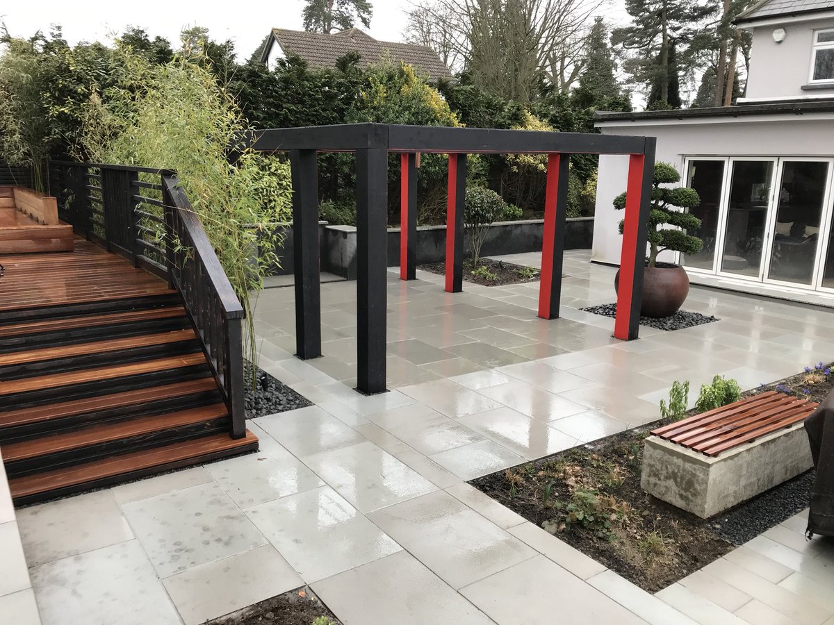 BurnhamLandscap's tweet image. Completed project!!! This @RachelPSDesign design incorporating @_LONDONSTONE @championtimber @CEDNaturalStone @Royceturf and lots of graft from my incredible team. Thank you all 🍾