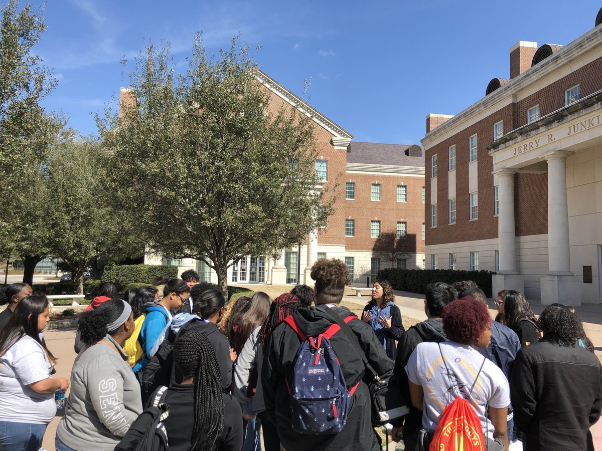 jarrett_howell1's tweet photo. College tour at SMU today w/Lamar SOAR! Love visiting colleges! #InspireVision #VFND https://t.co/91SEPwykSe