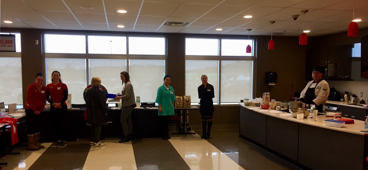 FeleciawTighe's tweet image. Celebrate Nutrition Month with your Clayton Park health team. Chef Scott is cooking up some tasty samples and there are prizes to be won! Hope  to see you there! @sobeys @SobeysDietitian @DietitiansCAN @SobeysPharmacy